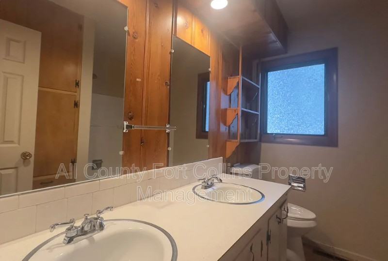 1401 Skyline Dr - Photo 4 of 9