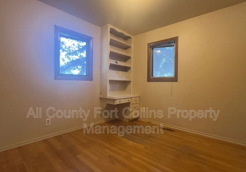 1401 Skyline Dr - Photo 5 of 9