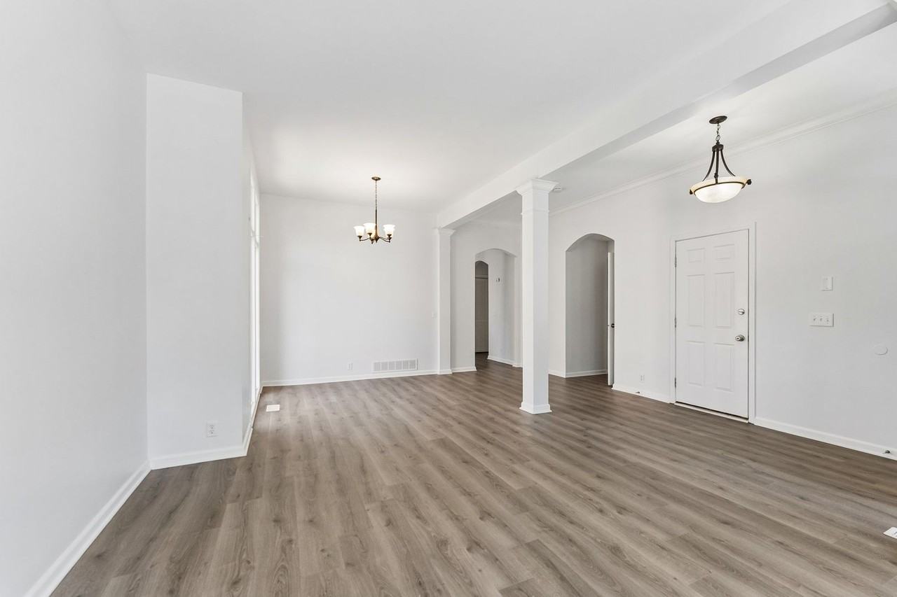 705 S 186th St - Photo 5 of 38