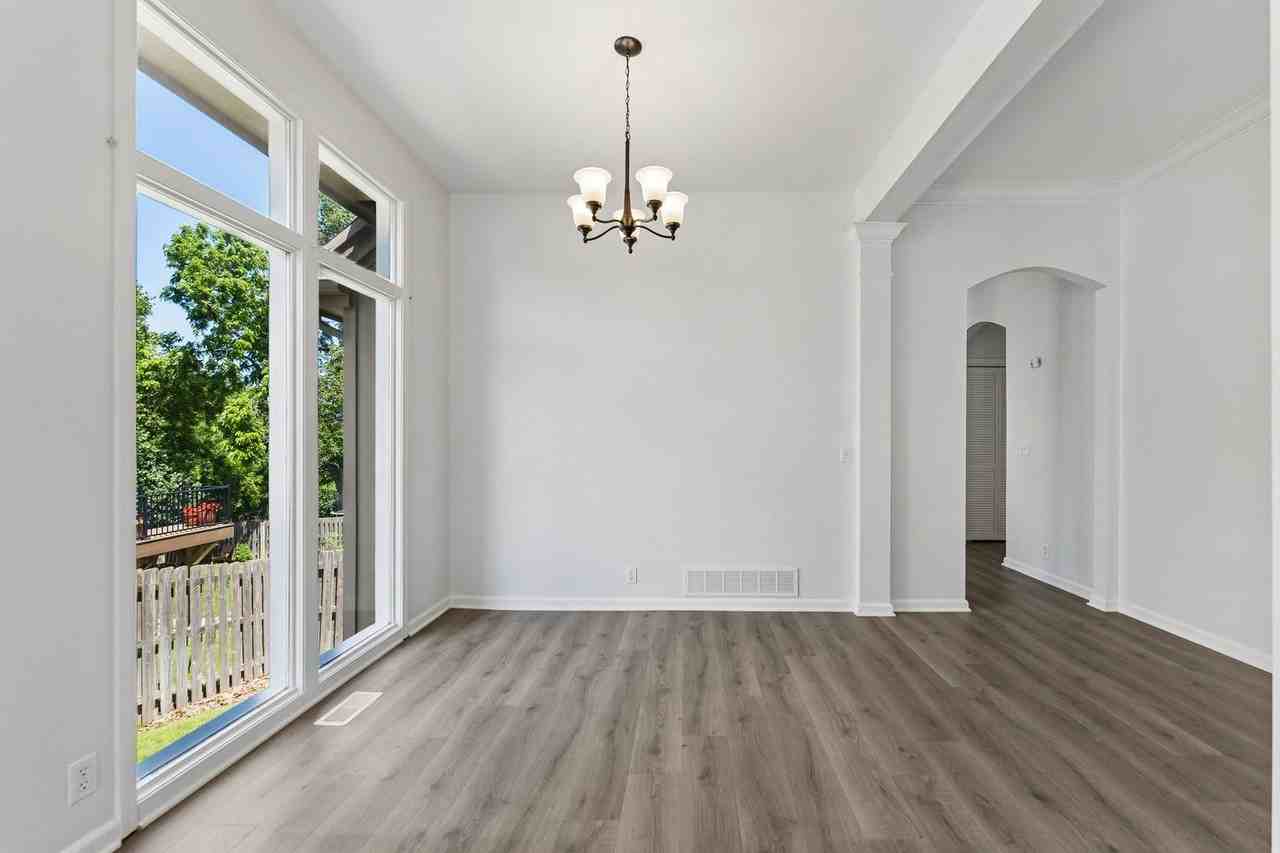 705 S 186th St - Photo 7 of 38