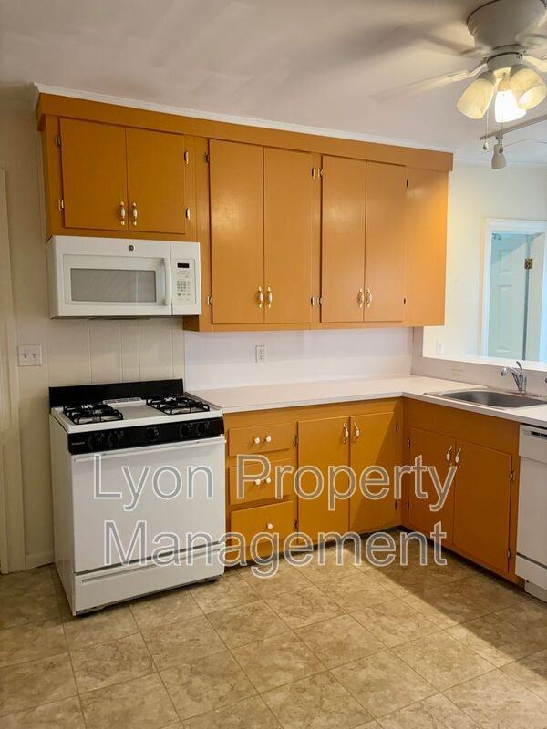 98 Anthony Ave #3R - Photo 3 of 13