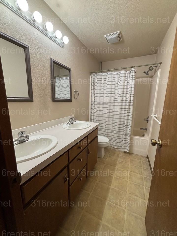 1010 S Topeka St - Photo 6 of 15