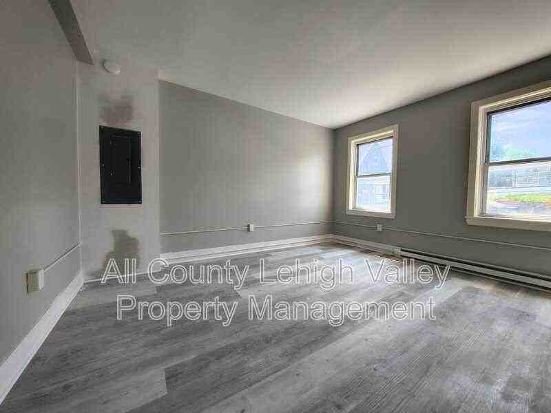427 W Berwick St - Photo 5 of 14
