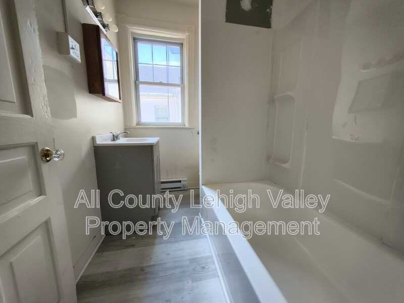 427 W Berwick St - Photo 6 of 14
