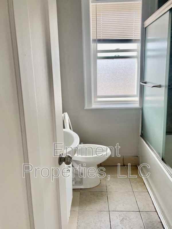8226 S Marshfield Ave - Photo 5 of 9