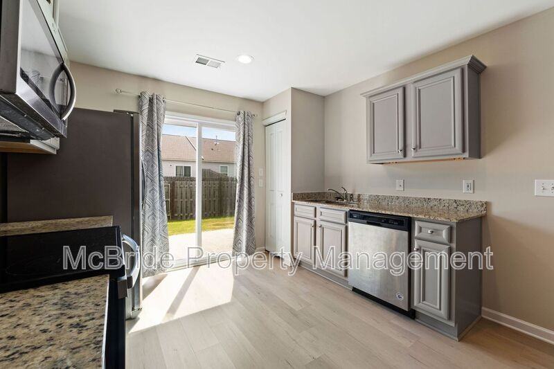 957 Madrid Ct - Photo 7 of 18