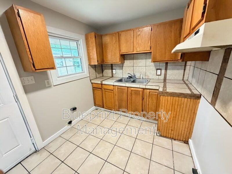 3373 33rd Pl N - Photo 5 of 8