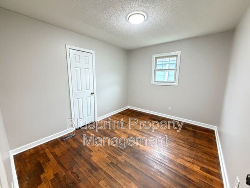 3373 33rd Pl N - Photo 6 of 8