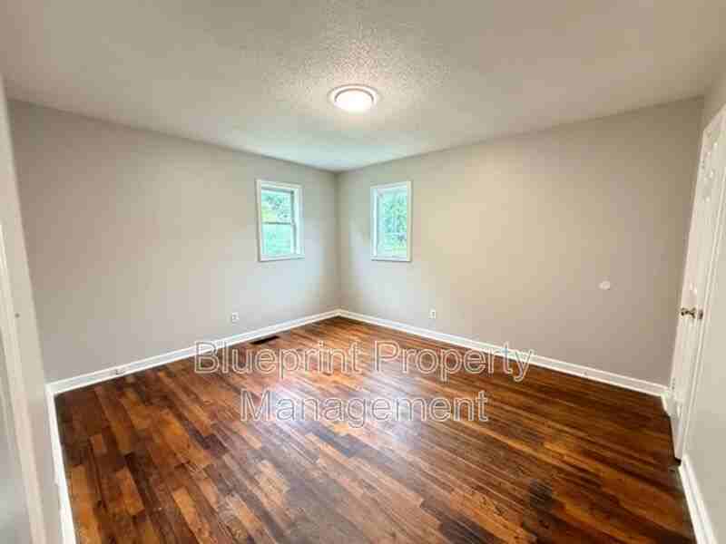 3373 33rd Pl N - Photo 7 of 8