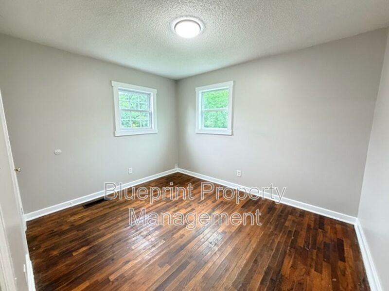 3373 33rd Pl N - Photo 7 of 7