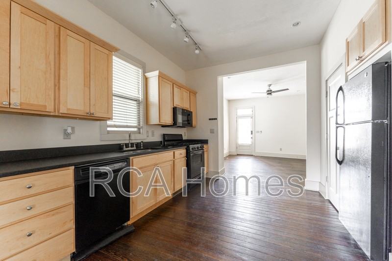 918 Prospect St - Photo 5 of 13