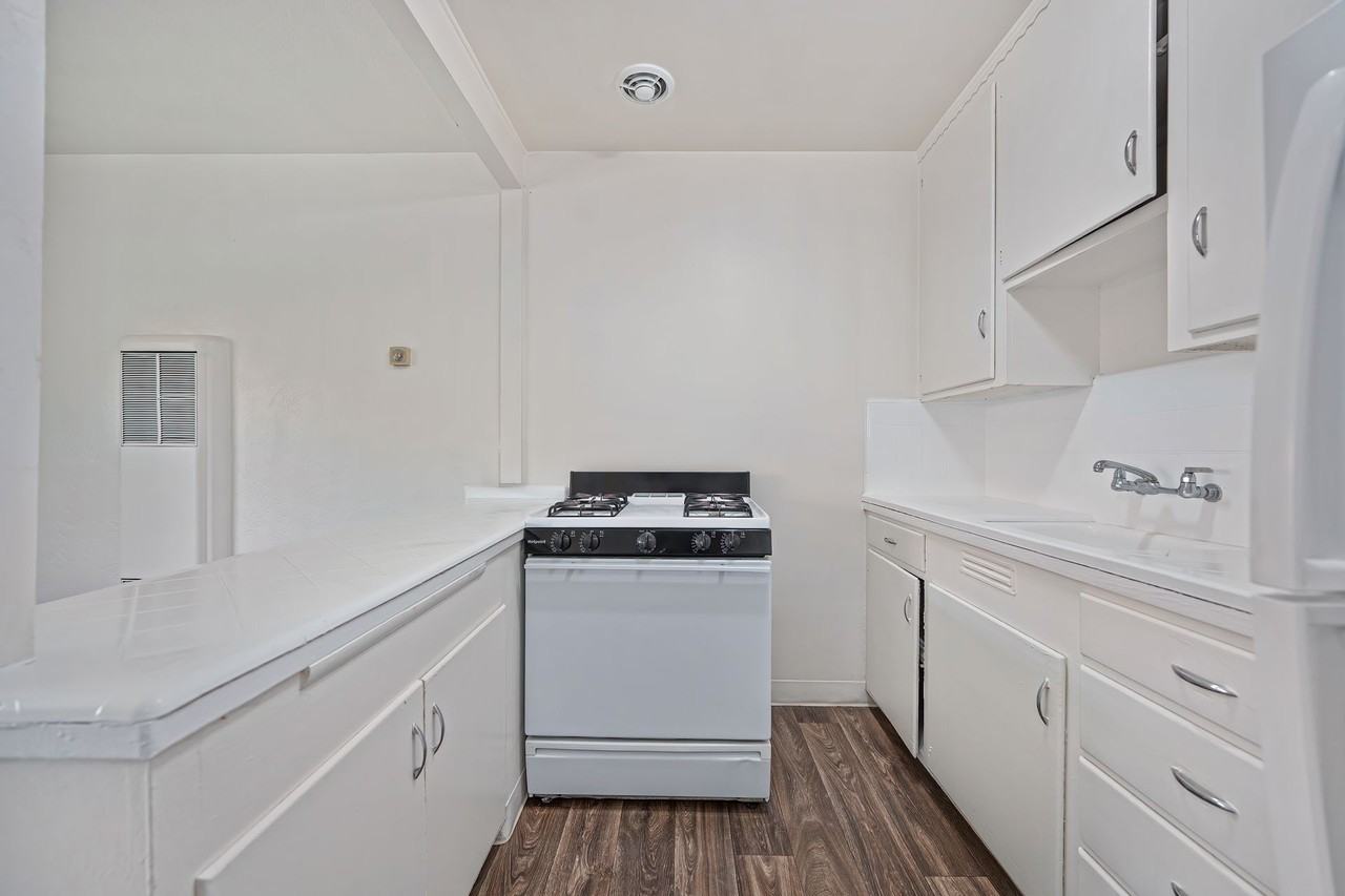 Alpine Apartments - Photo 6 of 14