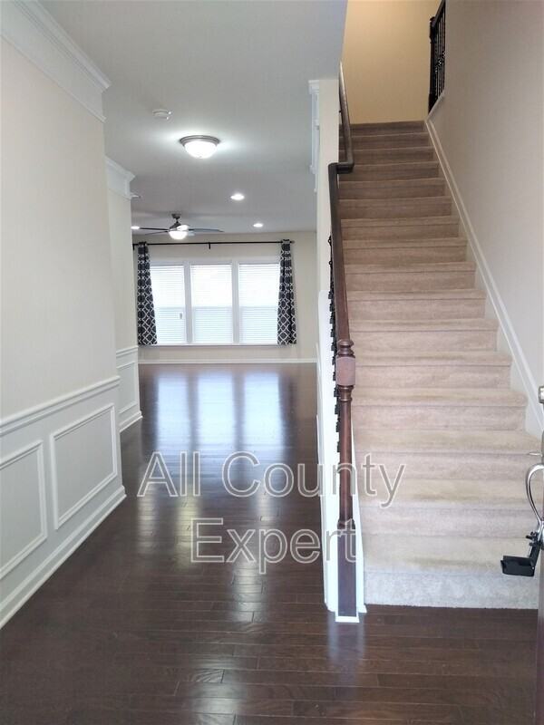 635 Glenish Ct - Photo 2 of 39