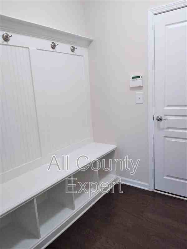635 Glenish Ct - Photo 3 of 39