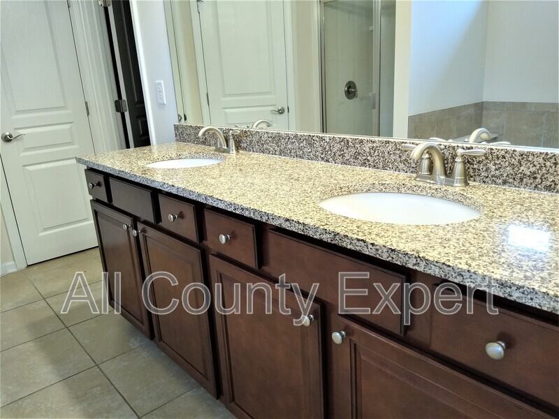 635 Glenish Ct - Photo 5 of 39