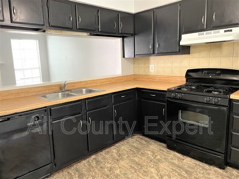 3089 Revere Ct - Photo 3 of 9