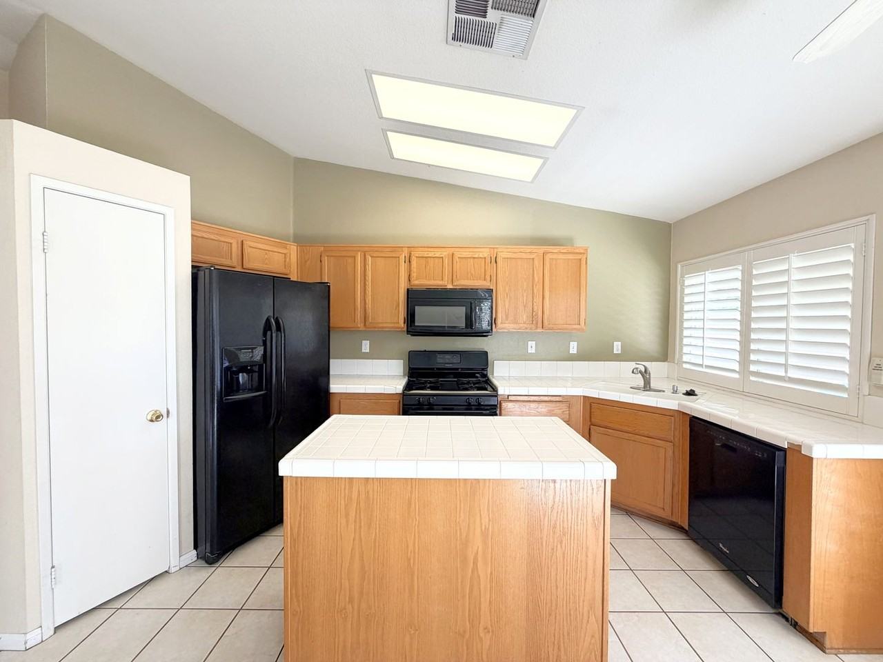 79220 Laurie Ct - Photo 3 of 15