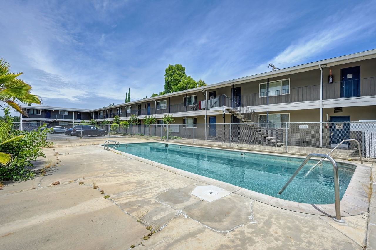 Sunset Gardens Apartments - Photo 3 of 14