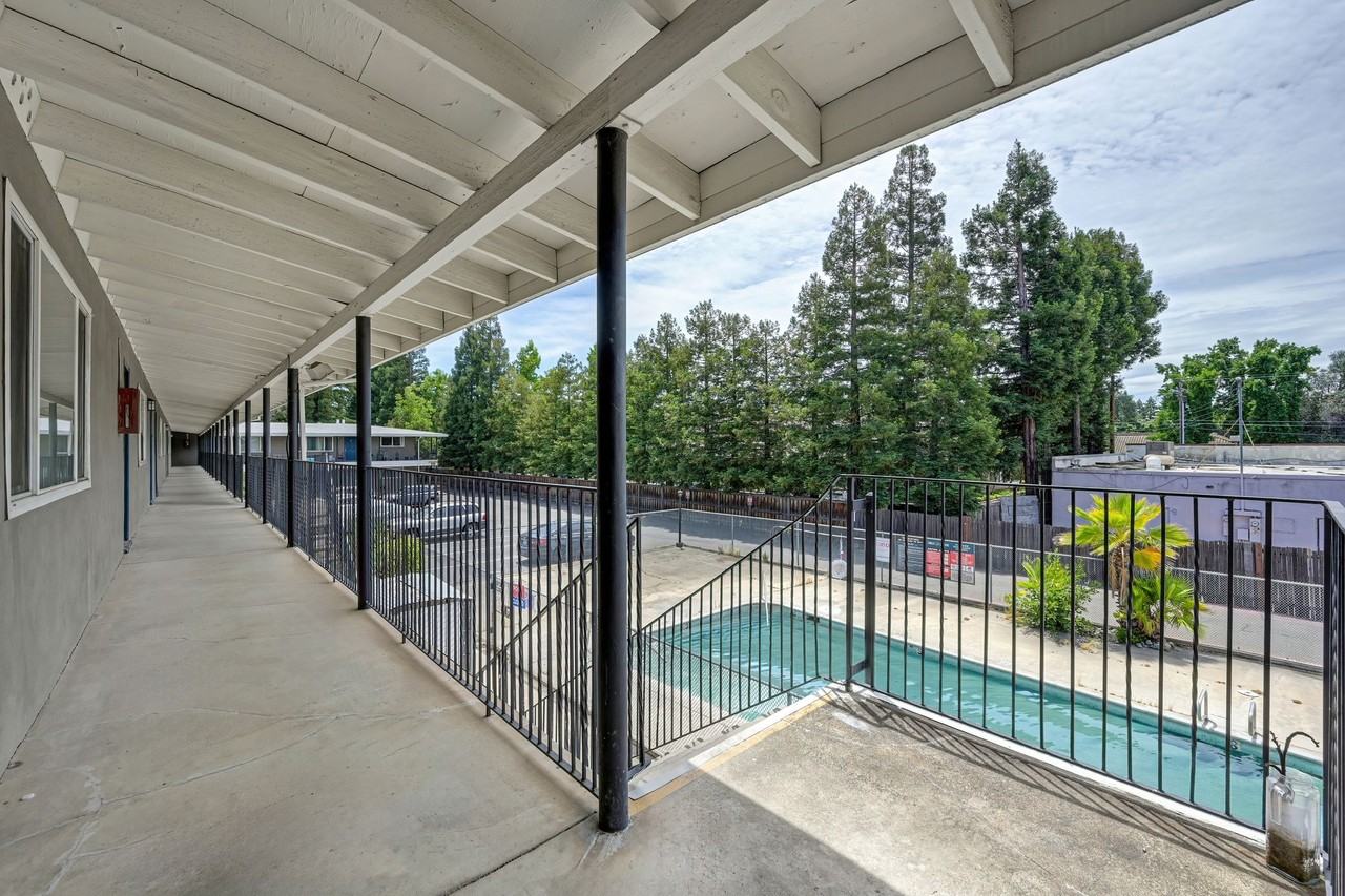 Sunset Gardens Apartments - Photo 4 of 14