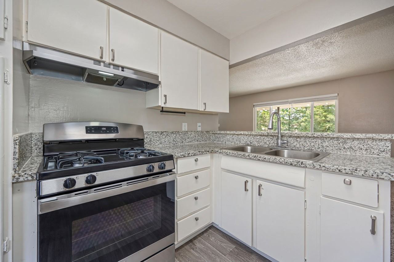 Sunset Gardens Apartments - Photo 5 of 14