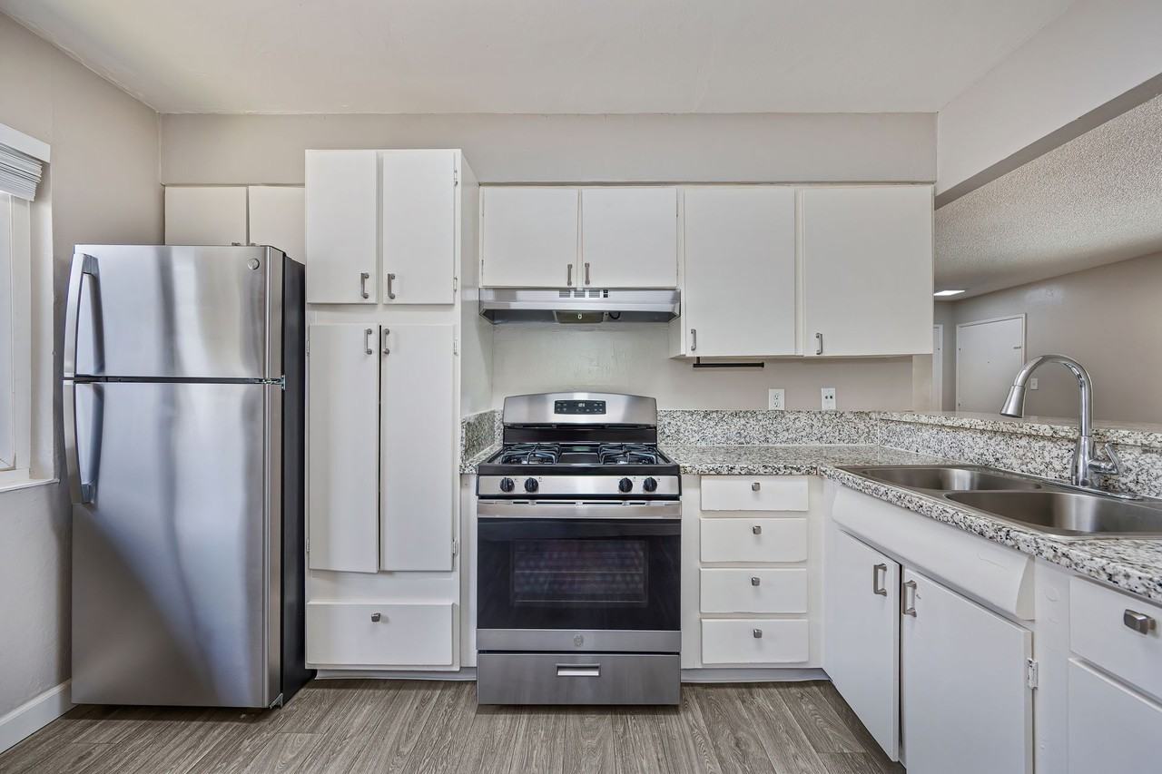 Sunset Gardens Apartments - Photo 6 of 14