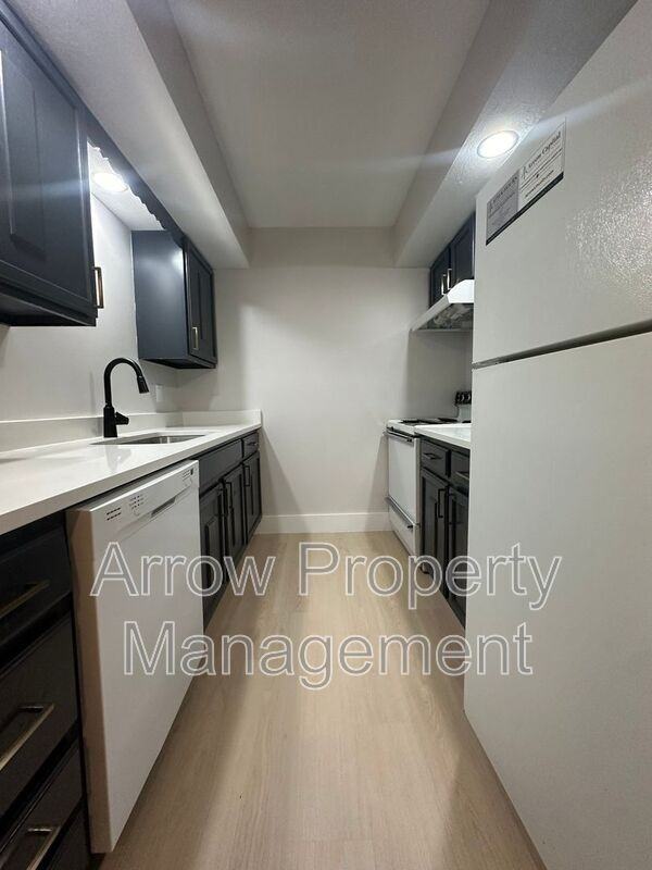 3331 Holdrege St #10 - Photo 2 of 7