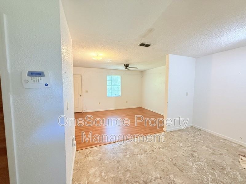 915 W Clark St #F - Photo 3 of 10