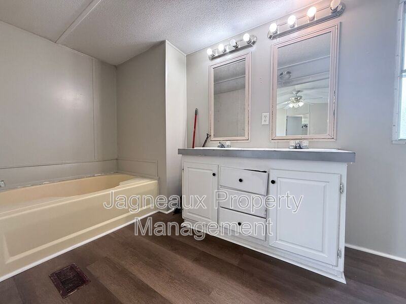 508 N Boone St - Photo 2 of 13