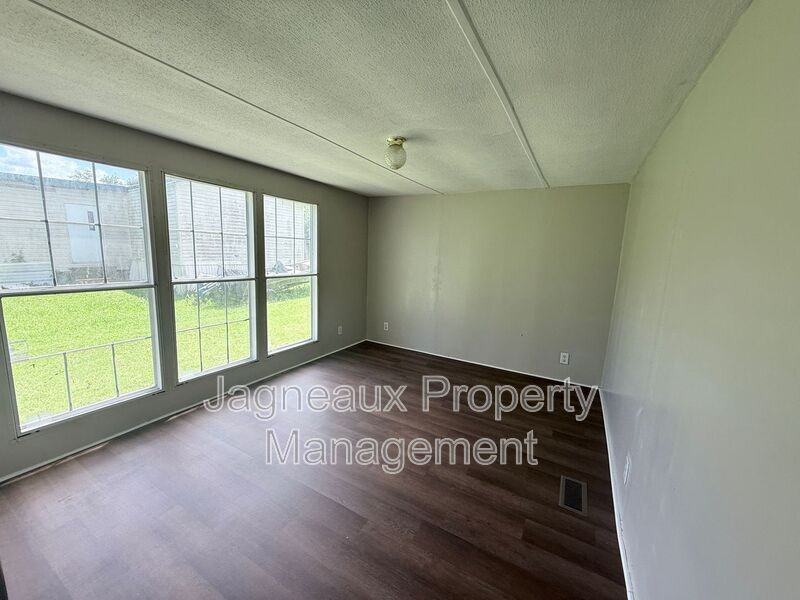 508 N Boone St - Photo 4 of 13