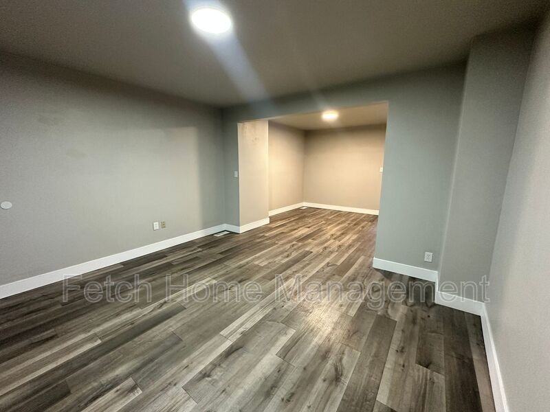 334 Lehman St - Photo 4 of 24