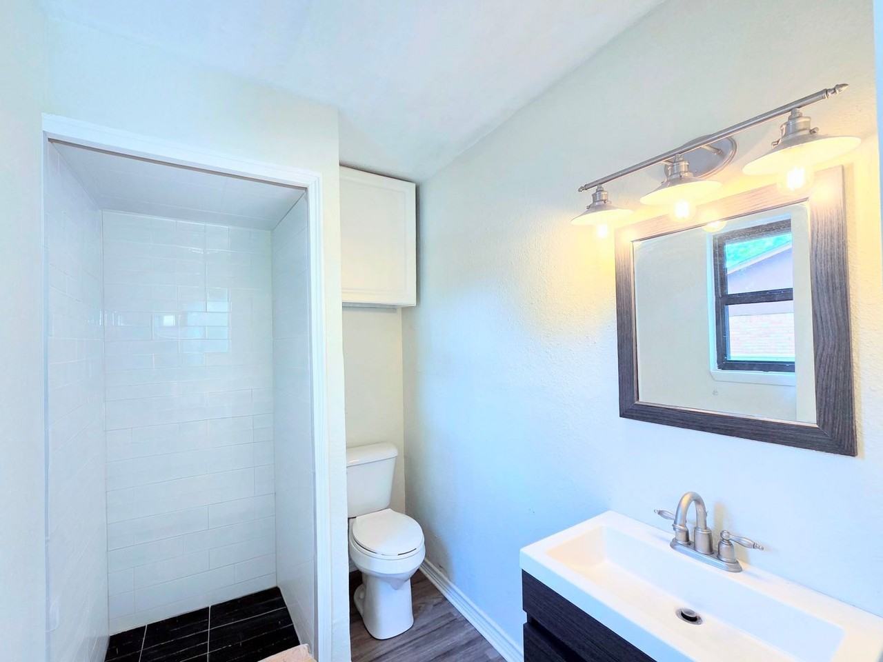 217 Ross Ave - Photo 3 of 26