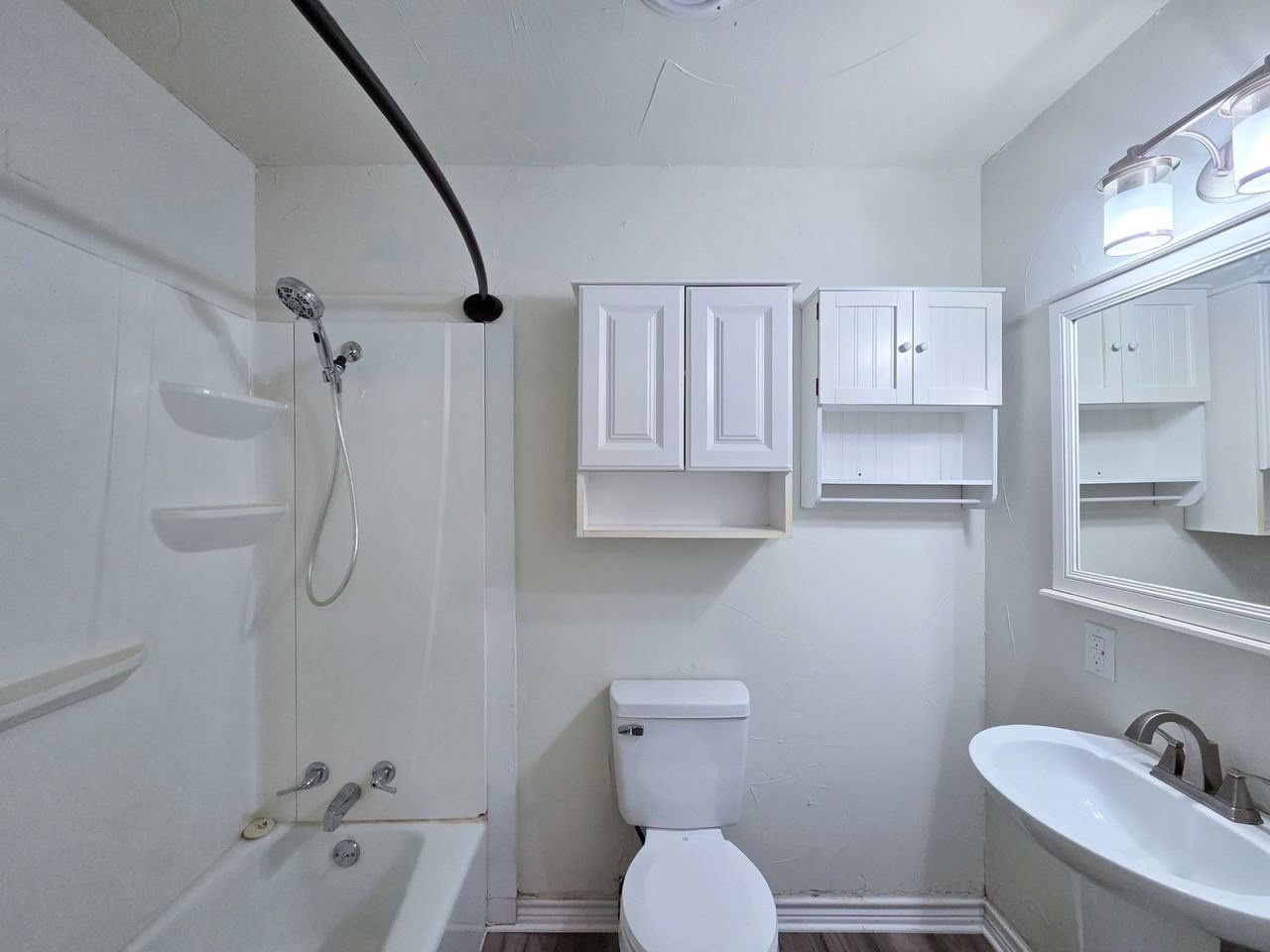 217 Ross Ave - Photo 4 of 26