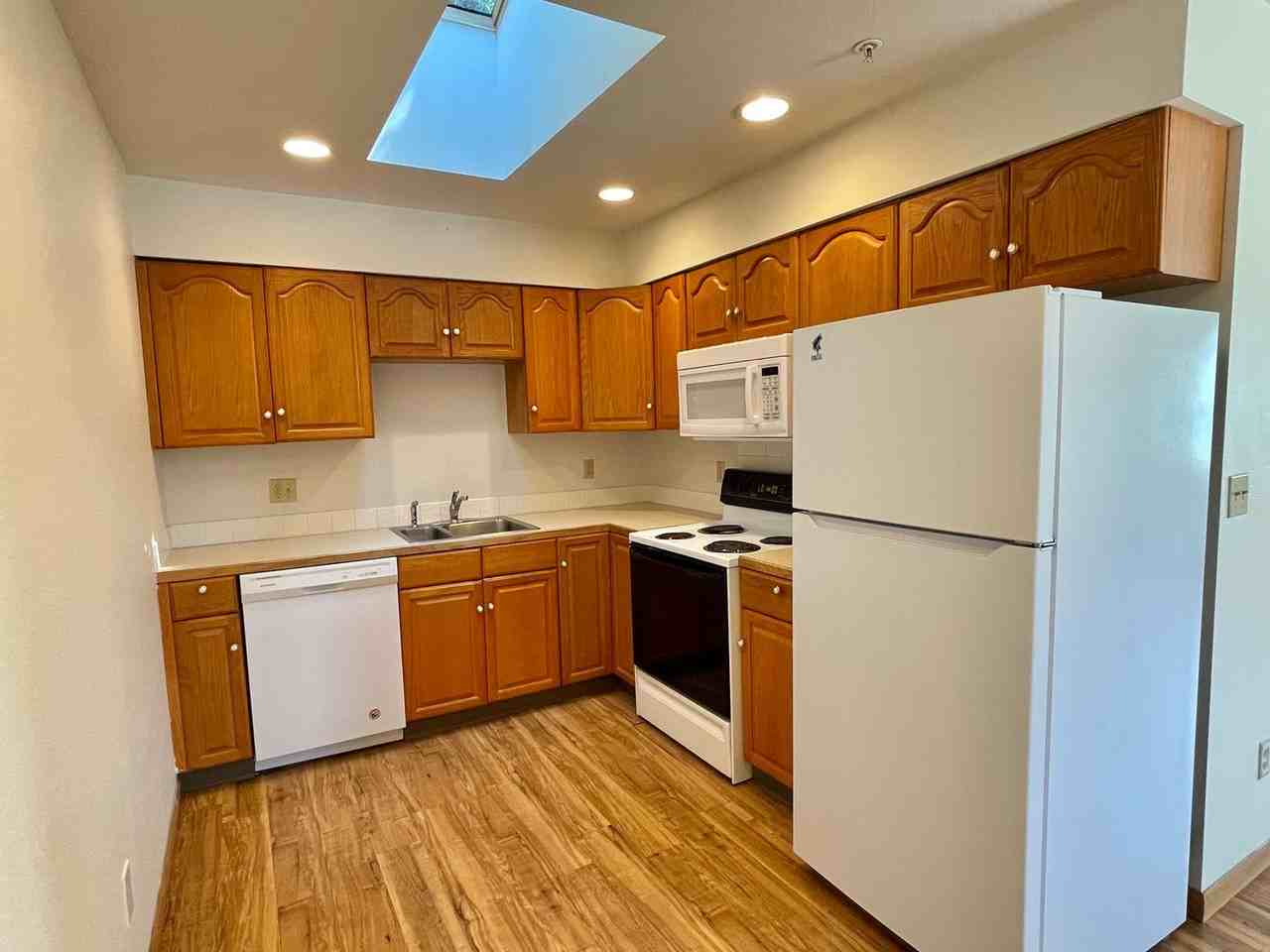 816 S College Ave - Photo 5 of 16