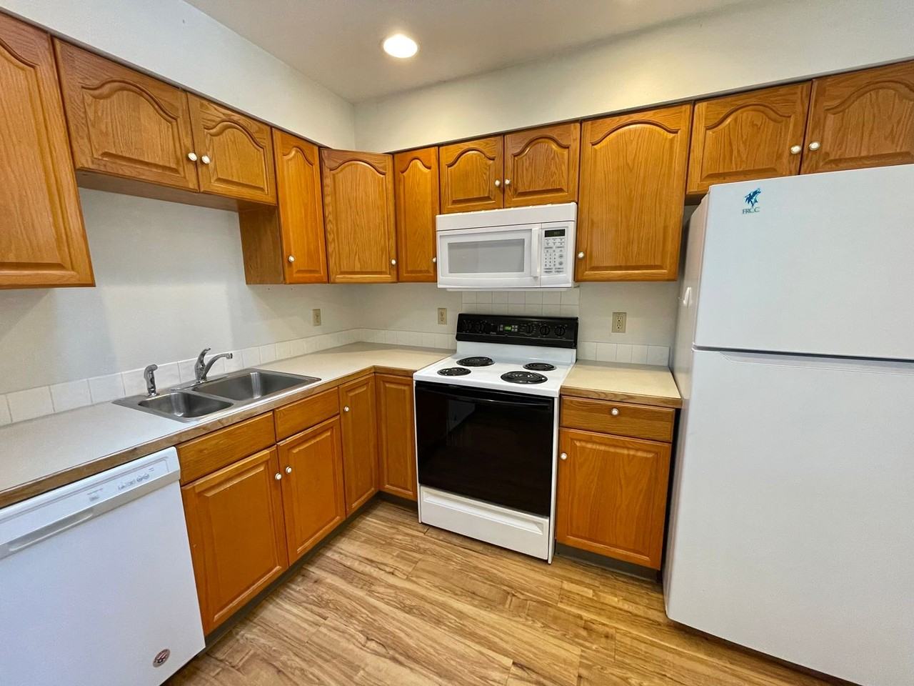 816 S College Ave - Photo 6 of 16