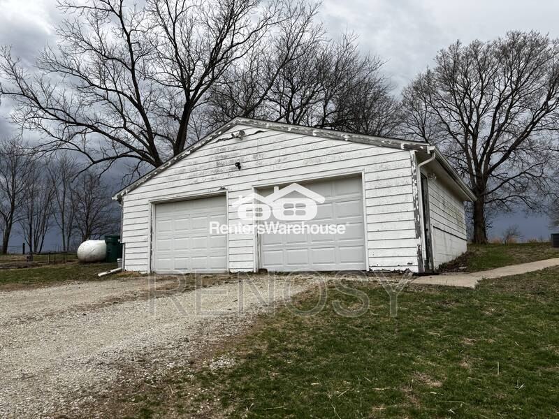 3287 Cumming Rd - Photo 2 of 11