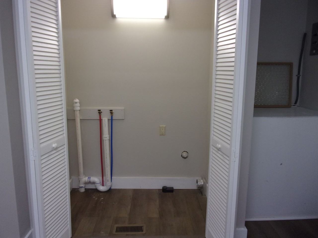 1052 Ebenezer Avenue Ext - Photo 5 of 13