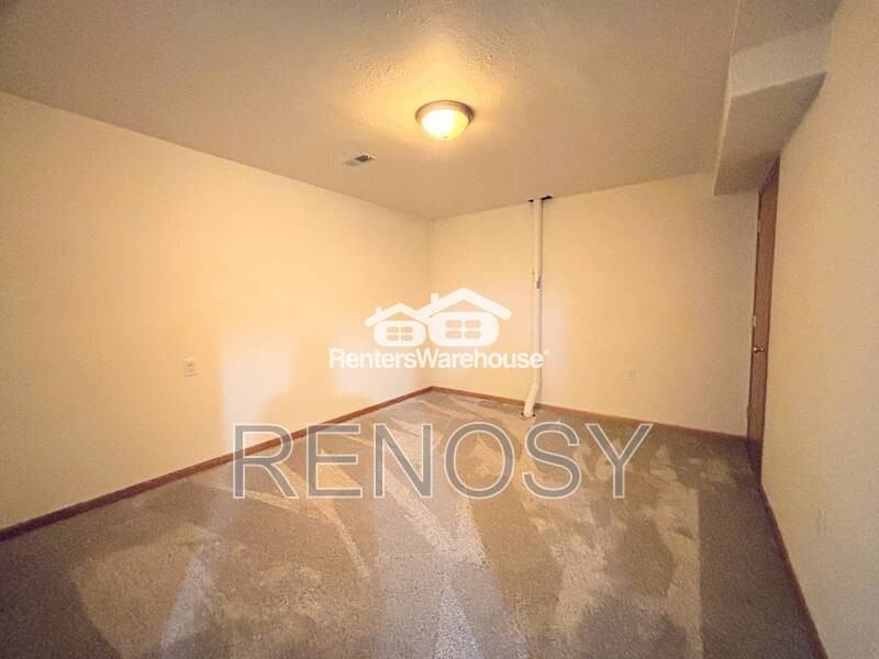 330 Ne Cardinal Ln - Photo 5 of 32