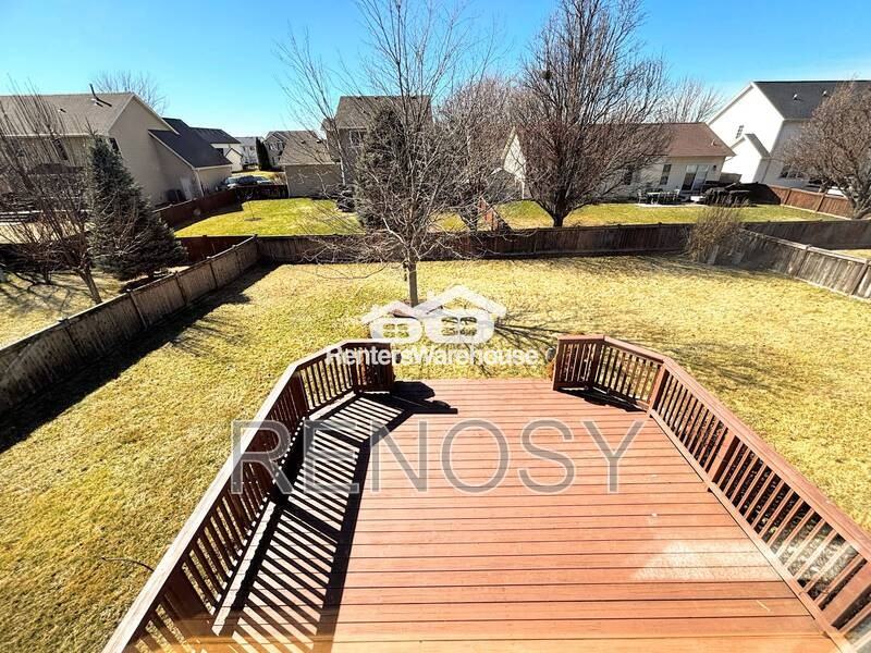 330 Ne Cardinal Ln - Photo 7 of 32