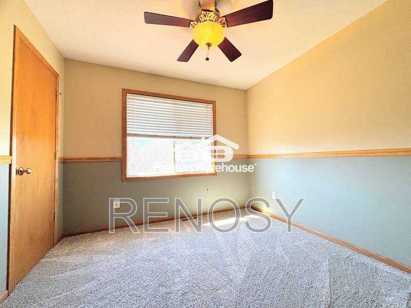 330 Ne Cardinal Ln - Photo 6 of 32
