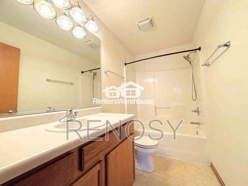 330 Ne Cardinal Ln - Photo 3 of 32