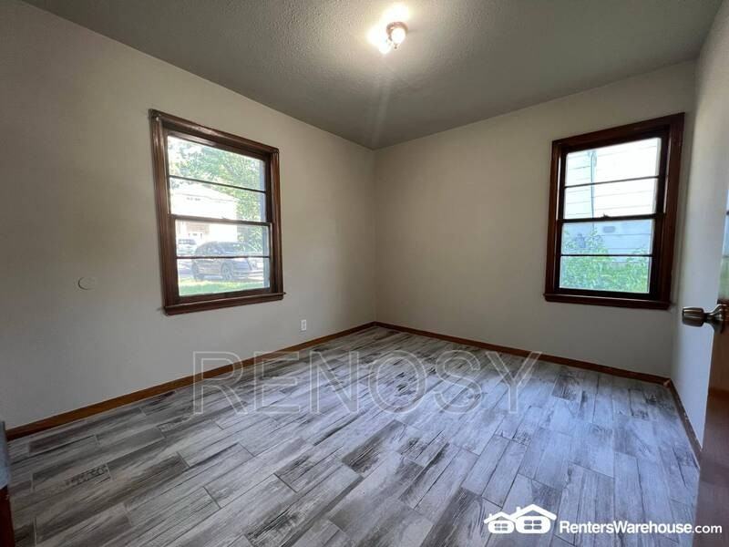1914 10th St - Photo 7 of 12