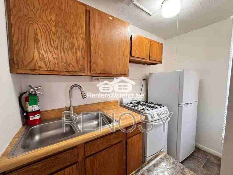732 19th St #4 - Photo 6 of 10