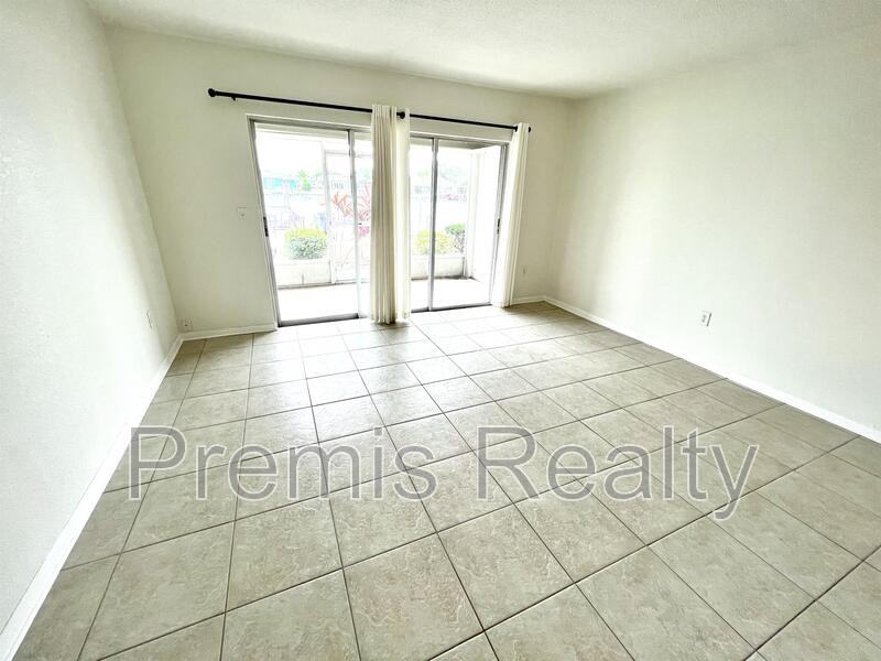 333 Island Way - Photo 3 of 7
