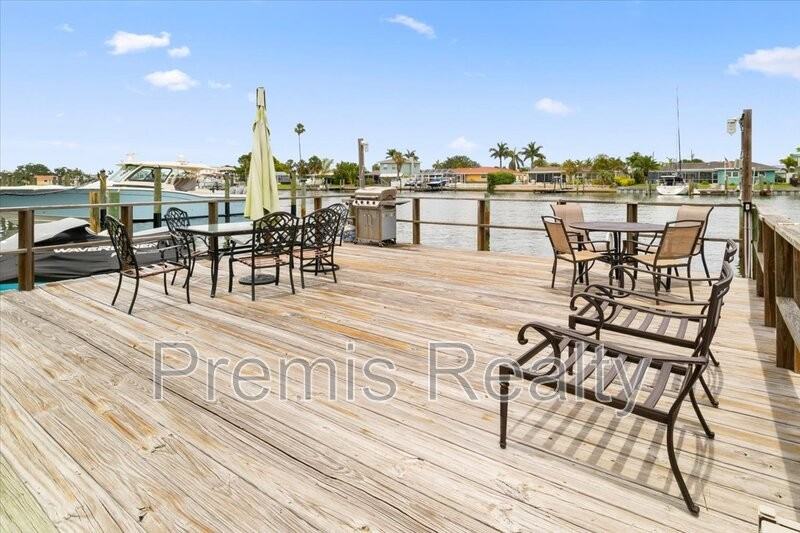 333 Island Way - Photo 4 of 7