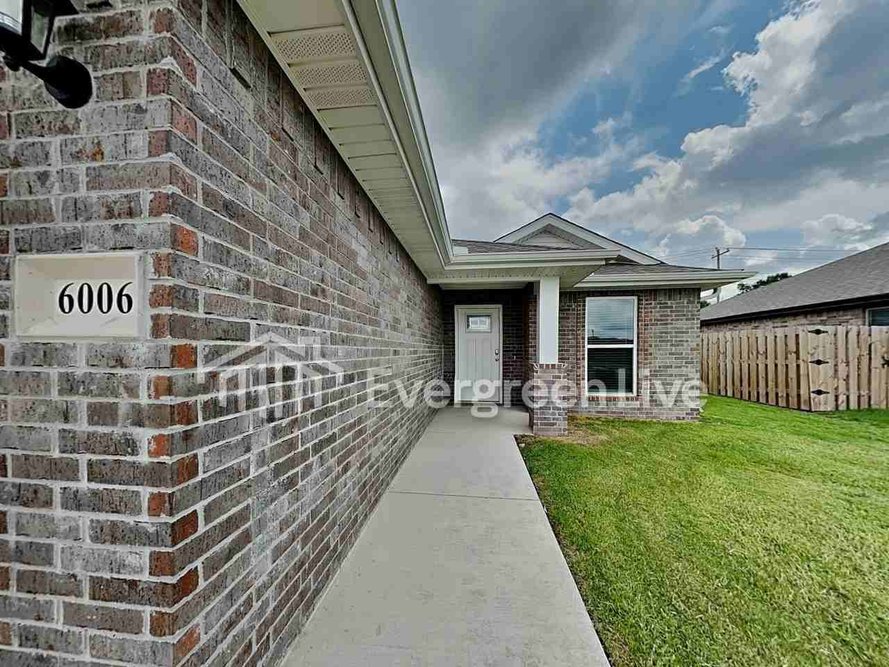 6006 Nw Grant St - Photo 2 of 24
