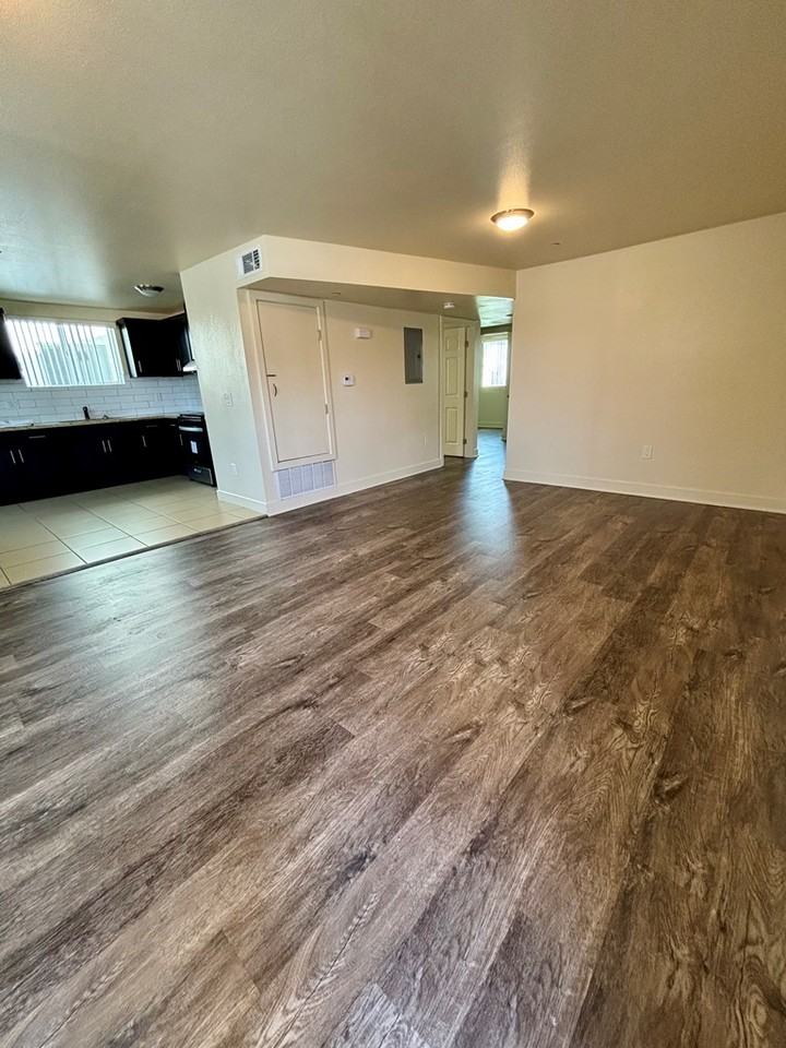 7712 South Hoover Street - Photo 3 of 17