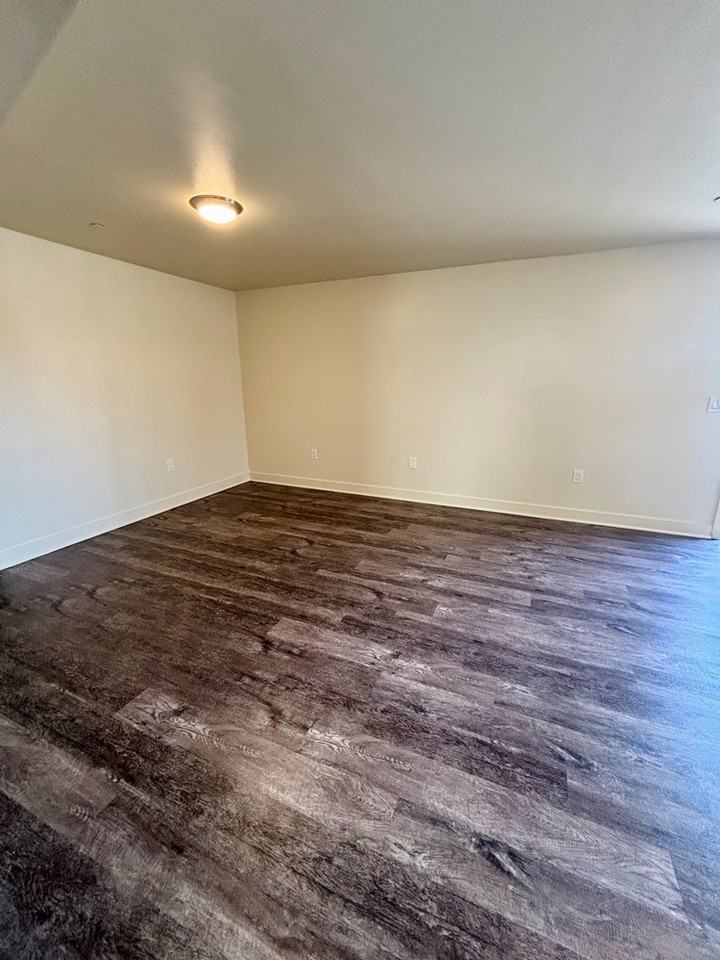 7712 South Hoover Street - Photo 6 of 17