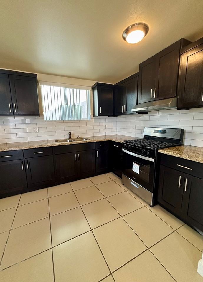 7712 South Hoover Street - Photo 4 of 17