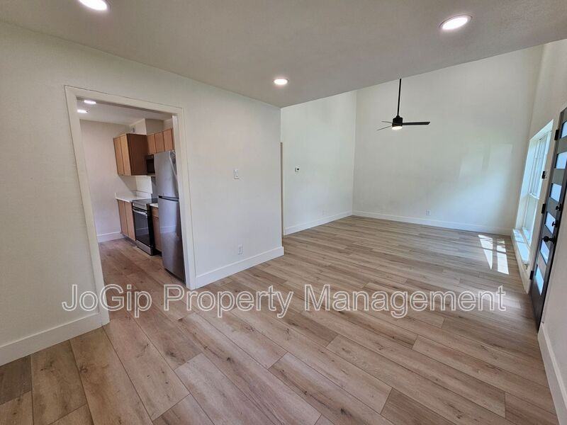 1725 R Ave - Photo 6 of 22
