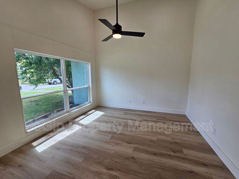 1727 R Ave - Photo 7 of 21